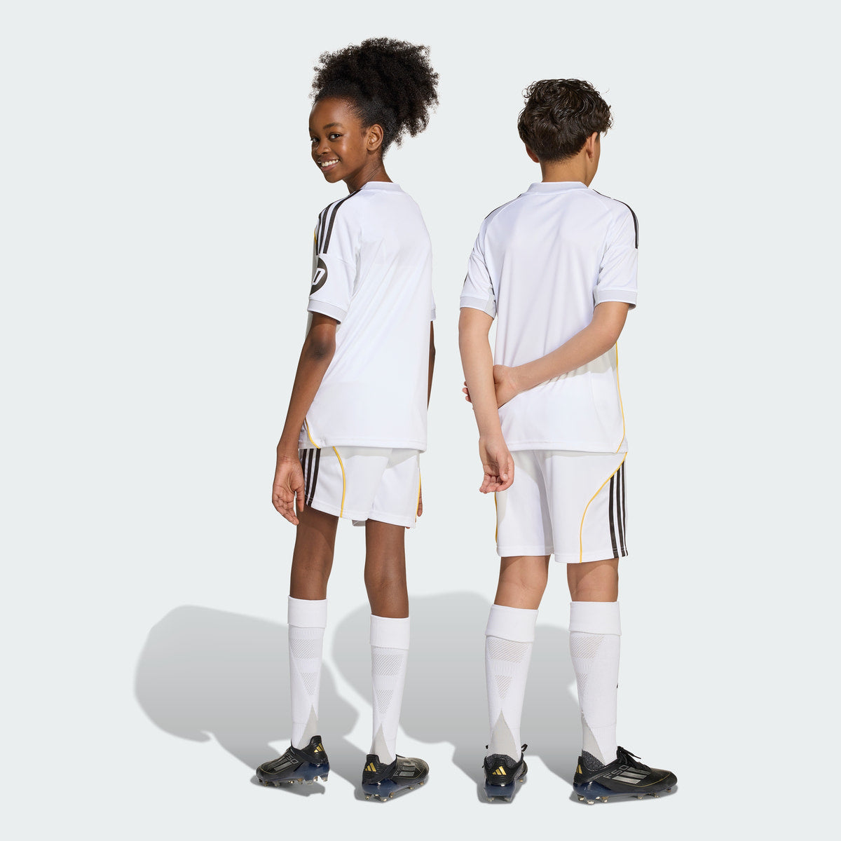 Real Madrid Shorts Local 2025/26 - Niños