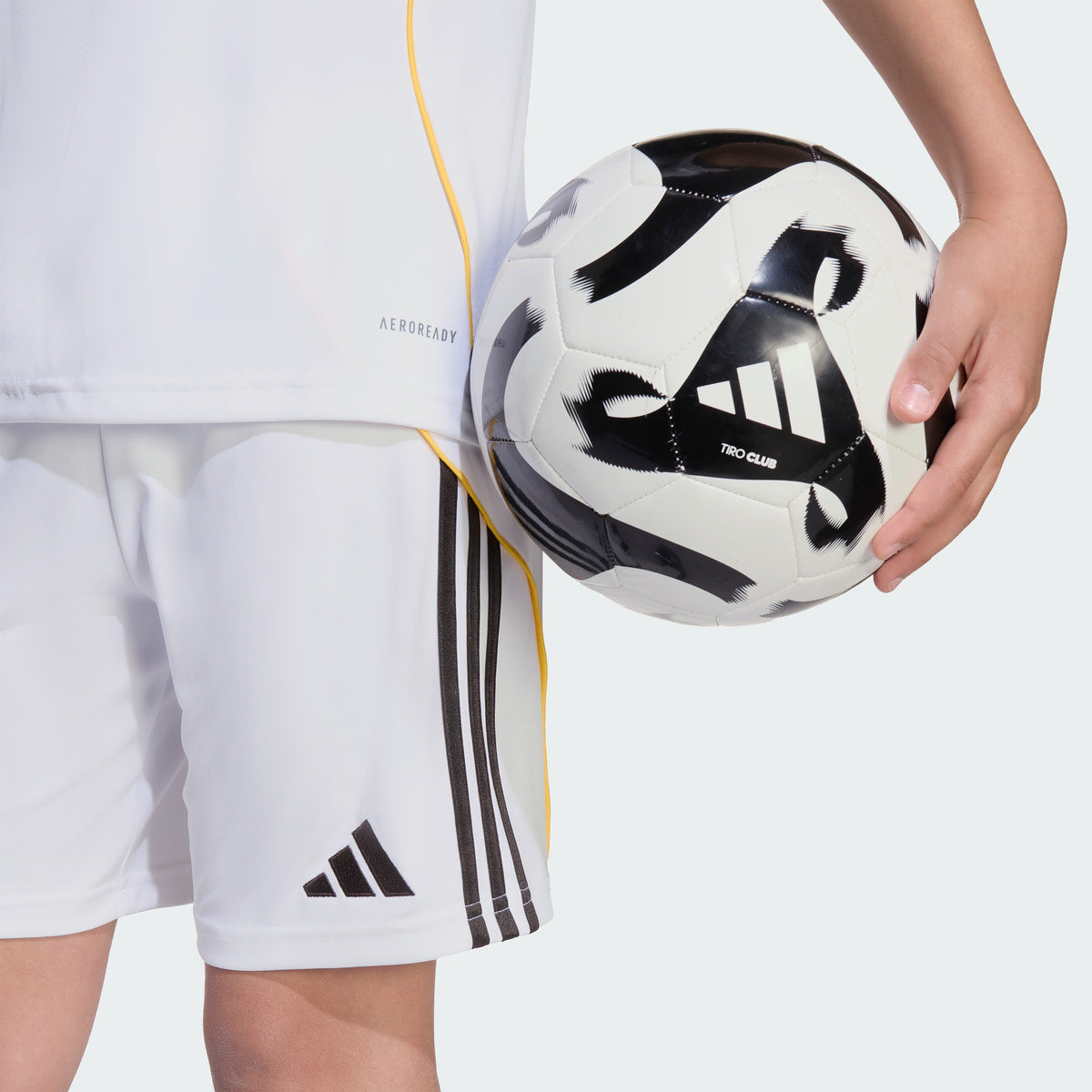 Real Madrid Shorts Local 2025/26 - Niños